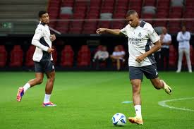 边路协防不 边路协防不