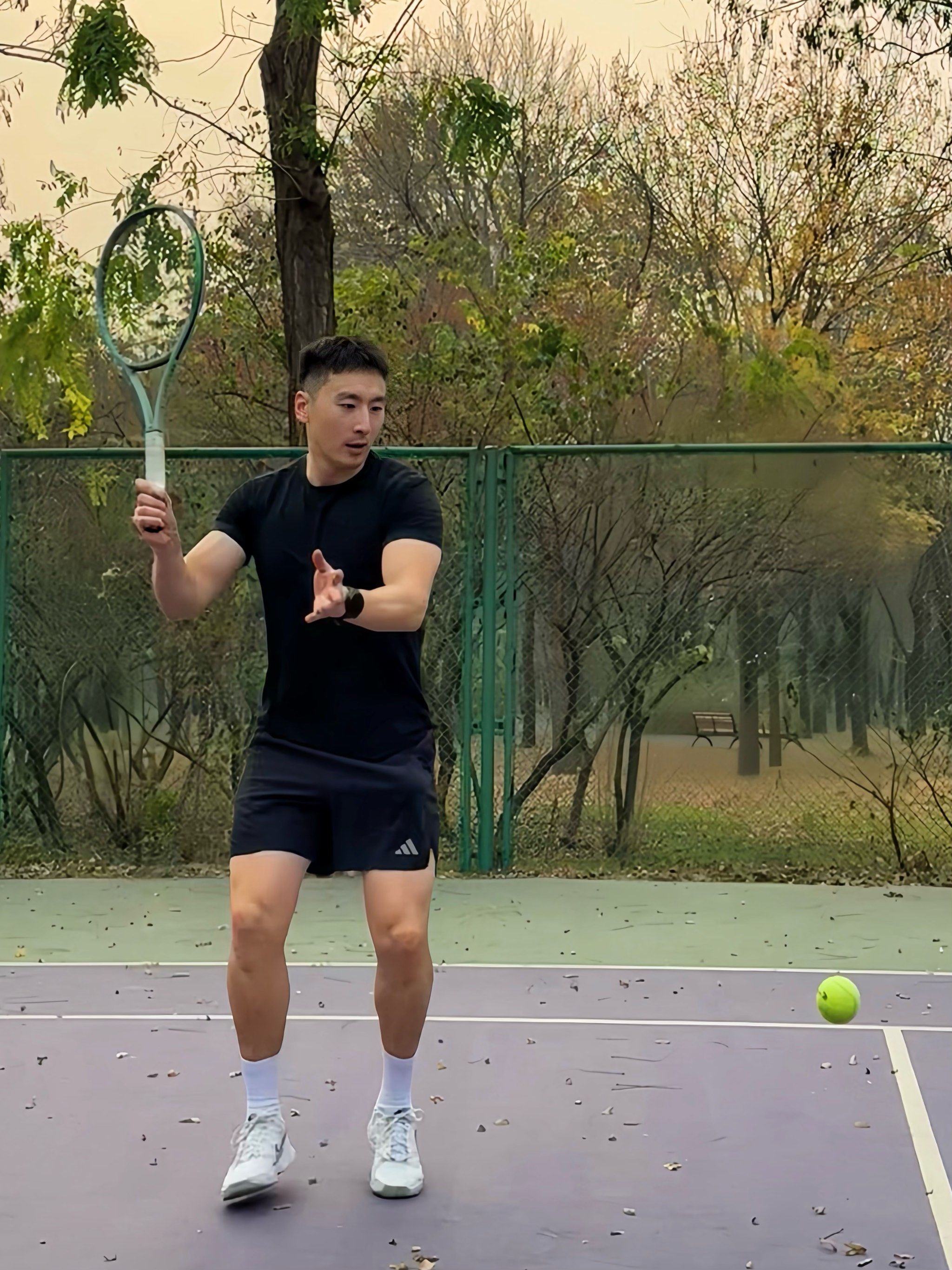 足球场上没 足球场上没