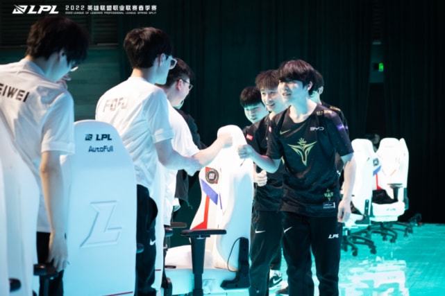 藏港青少年足球友谊赛在西藏林芝市举行共庆自治区成立60周年