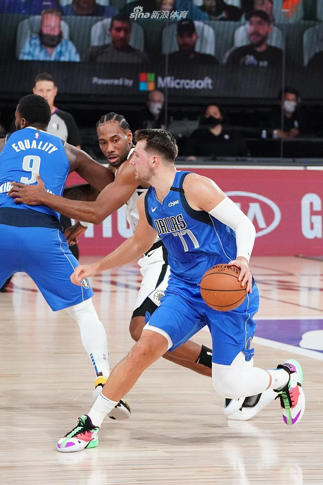 冰球运动的 冰球运动的