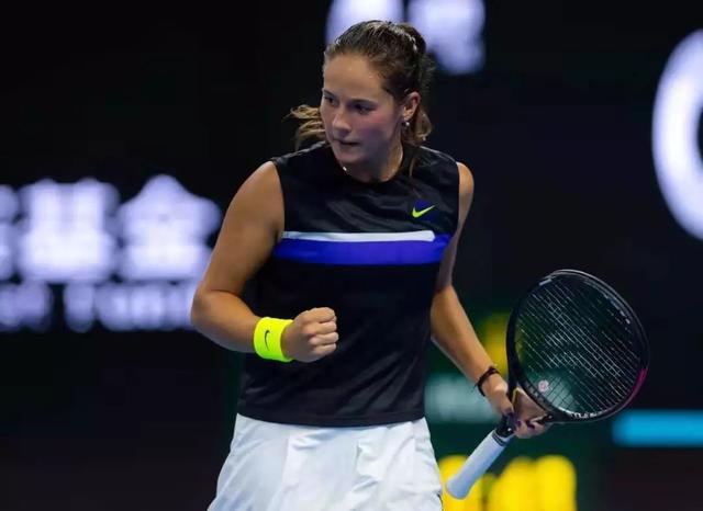 凭借坚定的 凭借坚定的